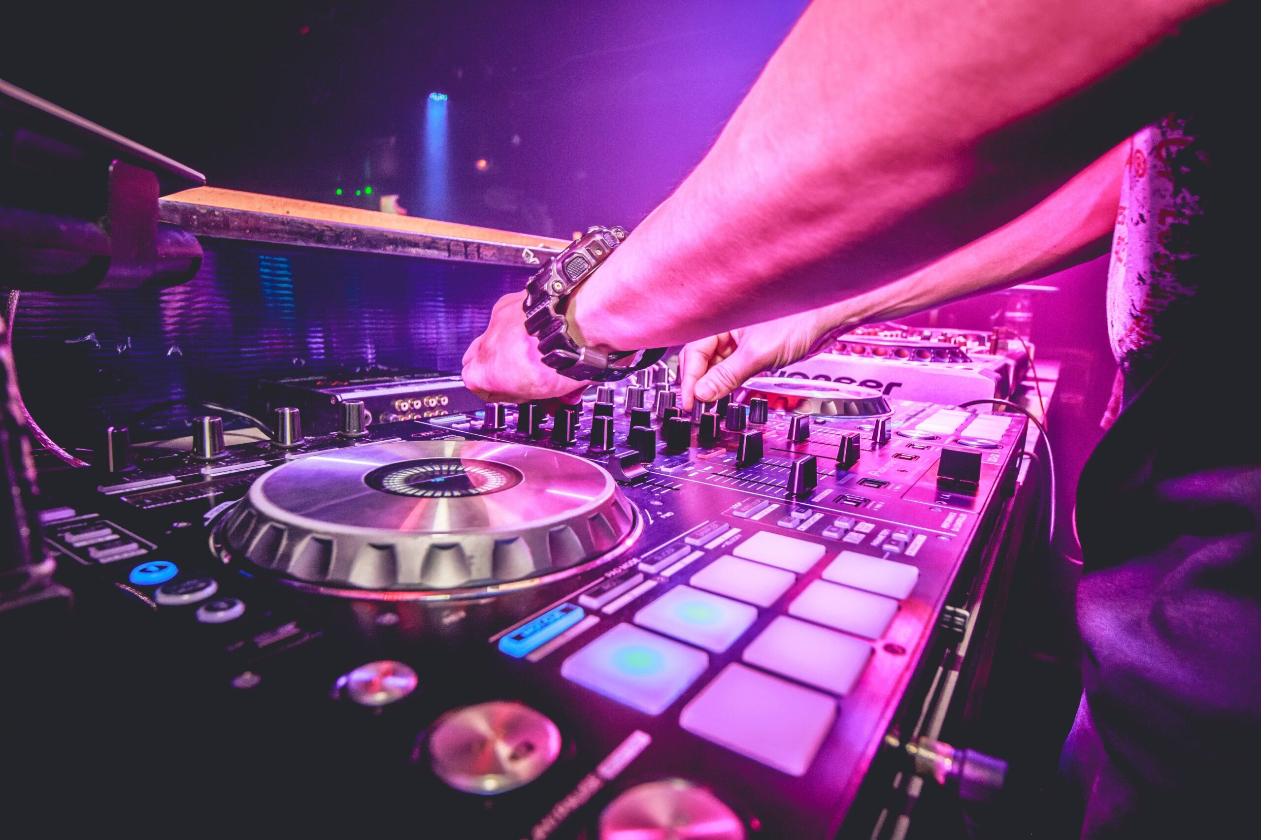 DJ buchen Berlin_Auflegen_Stimmung_machen